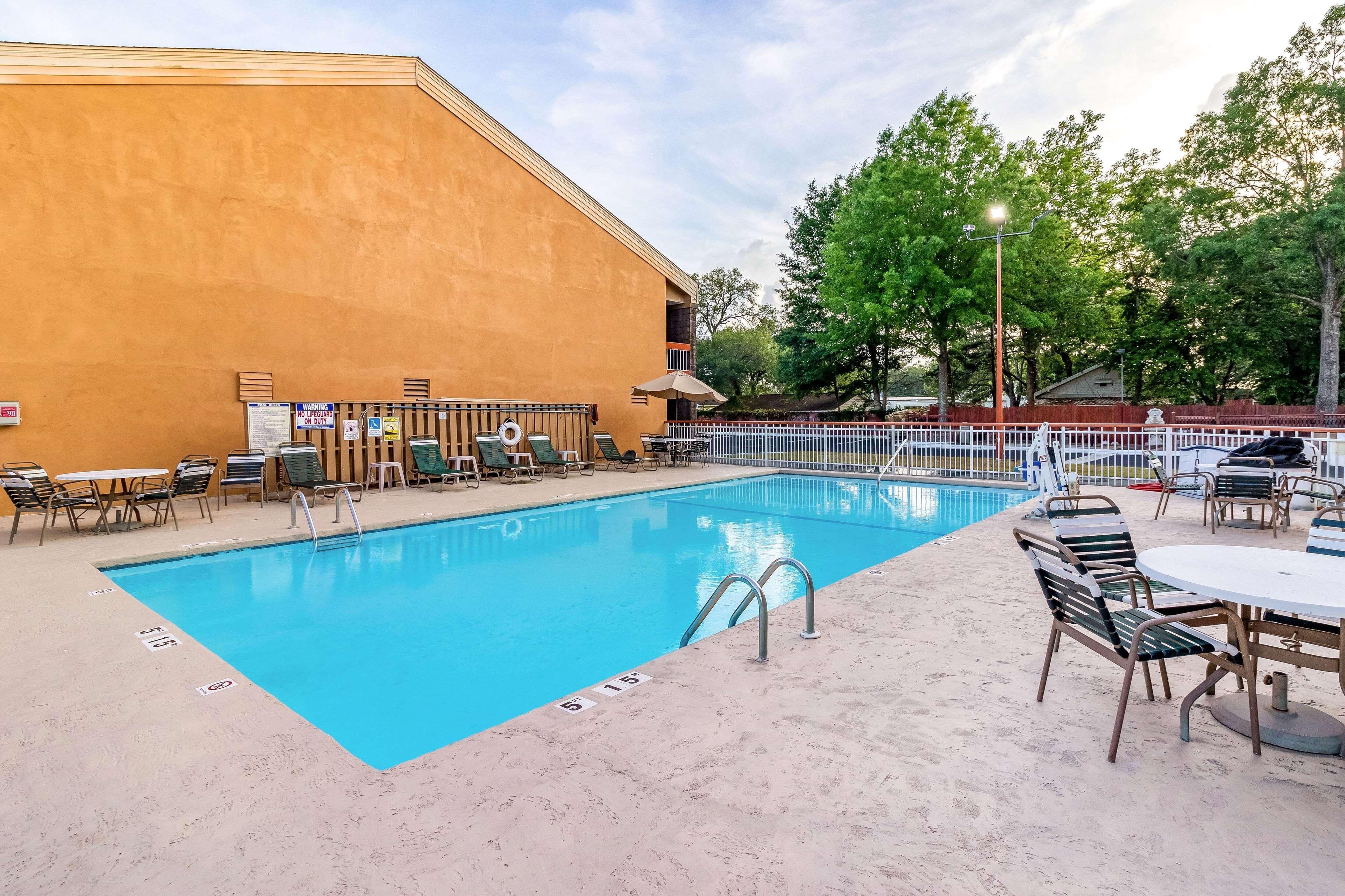 Baymont By Wyndham Wilmington Hotel Exterior photo